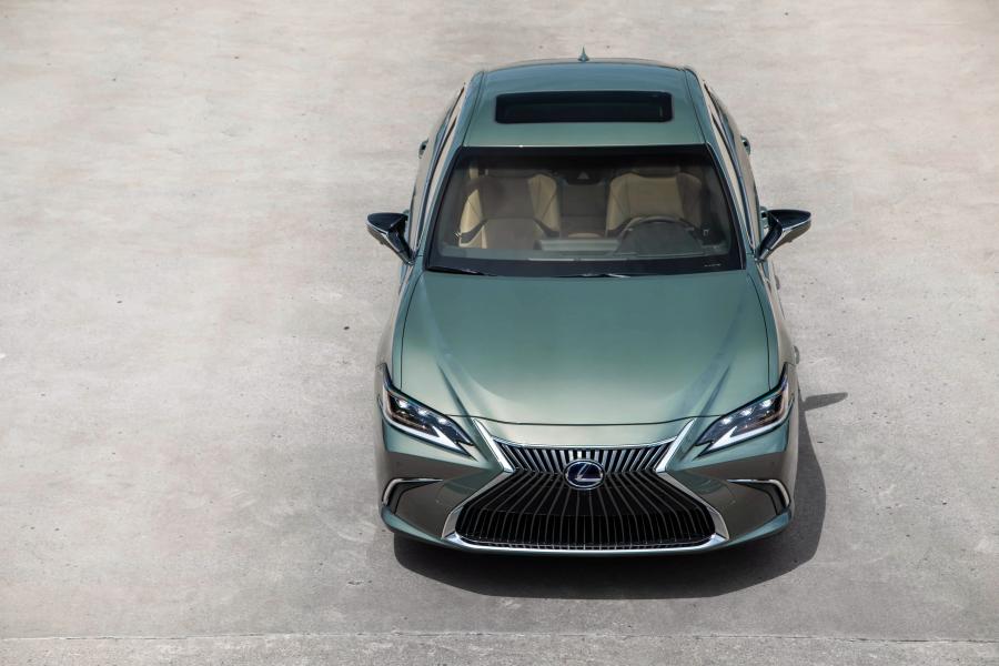 Lexus ES300h 2018 года  (NA) (фото 19 из 41)